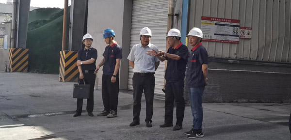 集團公司黨委委員、股份公司黨委書記、總經(jīng)理蔣培進到建材公司調(diào)研